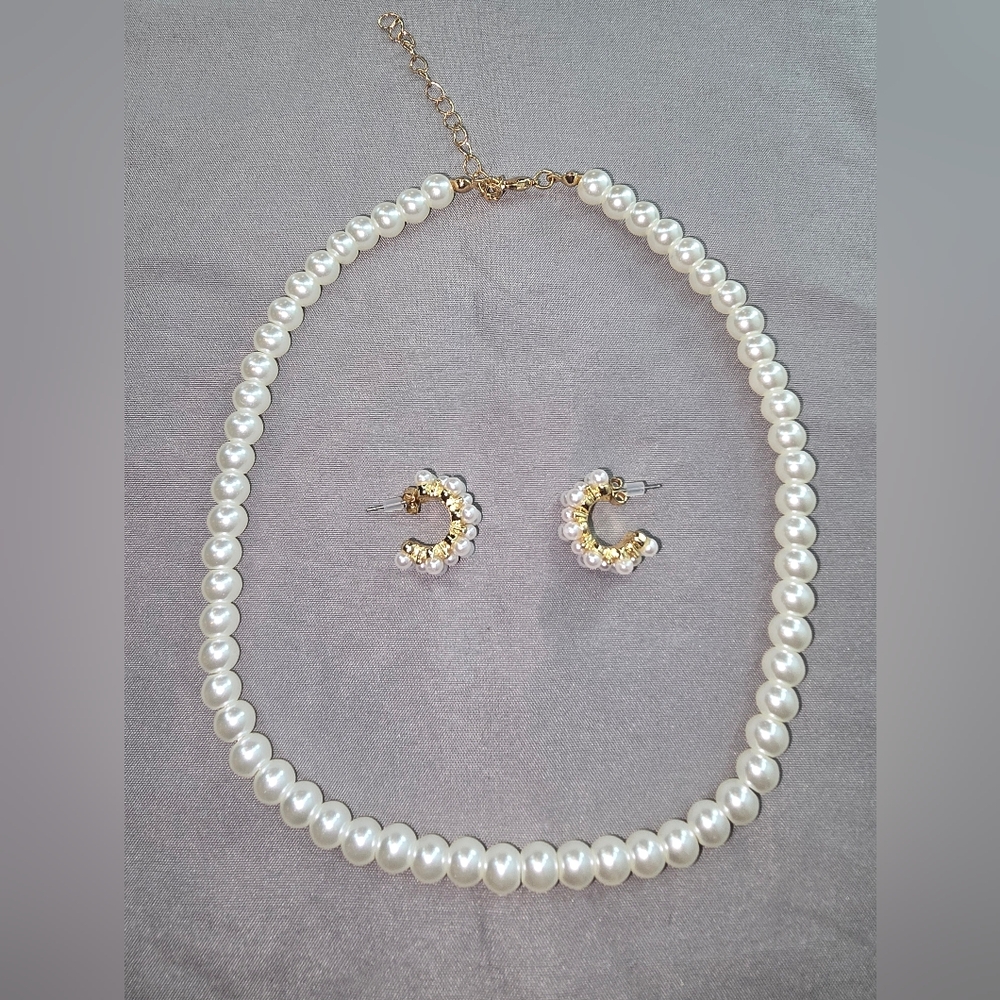 Gold and White Pearl Necklace with Earring Set.